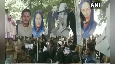 सीएए विरोध प्रदर्शन : दिल्ली के कई विश्वविद्यालयों के छात्र मार्च में शामिल हुए