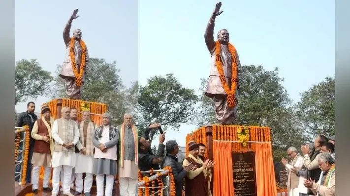 मुख्यमंत्री नीतीश कुमार ने पूर्व प्रधानमंत्री भारत रत्न अटल बिहारी वाजपेयी की प्रतिमा का किया लोकार्पण