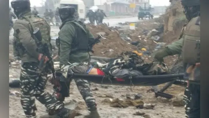 लोहरदगा : सीआरपीएफ जवान का उड़ा पैर, एम्स रेफर