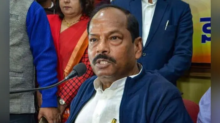 हेमंत सोरेन की जाति पर ‘आपत्तिजनक” टिप्पणी करने के मामले में बुरे फंसे रघुवर दास, प्राथमिकी दर्ज