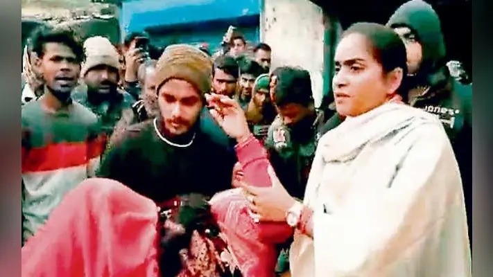 पूर्णिमा ने अपने वाहन से घायल दंपती को अस्पताल भेजा