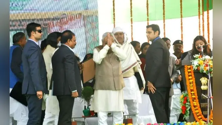 जल जीवन हरियाली यात्रा के पांचवें चरण में बक्सर पहुंचे CM नीतीश, कहा- न्याय के साथ विकास हमारा लक्ष्य