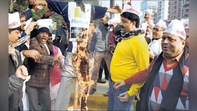 पटना : कैट ने अमेजन-फ्लिपकार्ट का अर्थी जुलूस निकाला