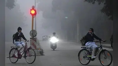 दिल्ली में ठंड ने दिखाये तेवर, लौटी 100 साल पुरानी सर्दी, 4.2 डिग्री पर पारा