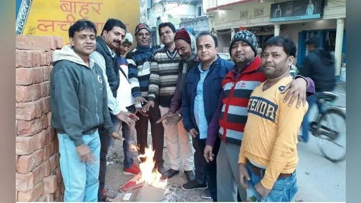 सिमडेगा में कड़ाके की ठंढ कई इलाकों में बर्फ के परत जमें, तापमान में भारी गिरावट