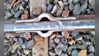 टूटी पटरी पर पड़ी लाइनमैन की नजर सिग्नल दे रोकी ट्रेन, टल गया हादसा