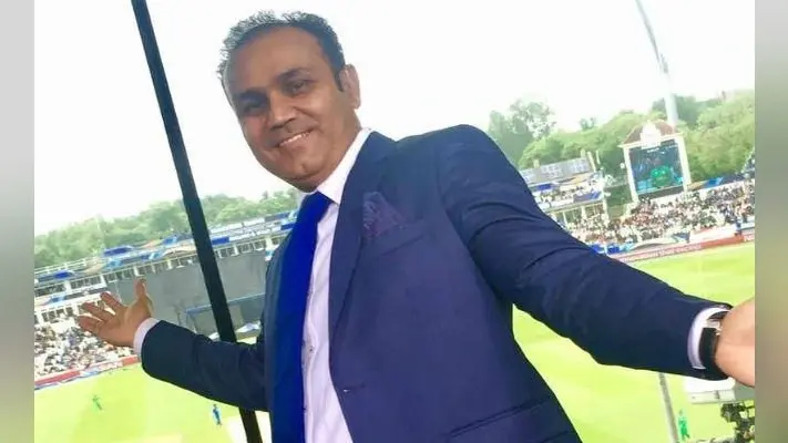 जब वीरेंद्र सहवाग ने गाना गुनगुनाते डोनाल्ड को जड़ा सिक्सर, VIDEO शेयर