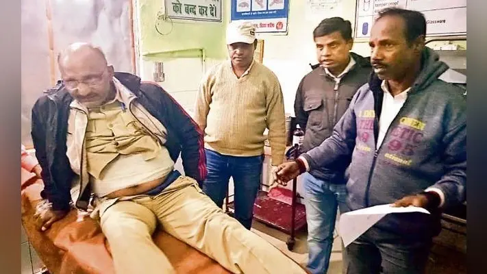 बिहारशरीफ : दो गुटों के बीच फायरिंग, विवाद सुलझाने गयी पुलिस पर हमला