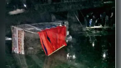 बरकट्ठा: पुलिया से नीचे गिरी पिकअप वैन, तीन की मौत
