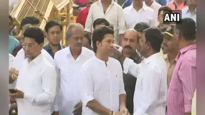 गुरु रमाकांत आचरेकर की अंतिम यात्रा में शामिल होने पहुंचे सचिन तेंदुलकर