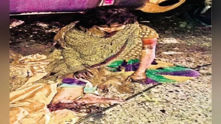 जमशेदपुर : ट्रेलर ने डिवाइडर पर सोये बाप बेटे को रौंदा, नींद में था चालक