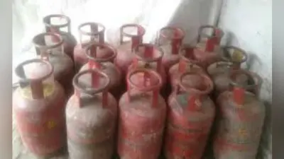 बोकारो : छापेमारी में 17 गैस सिलिंडर जब्त, दो डीलर को शो-कॉज