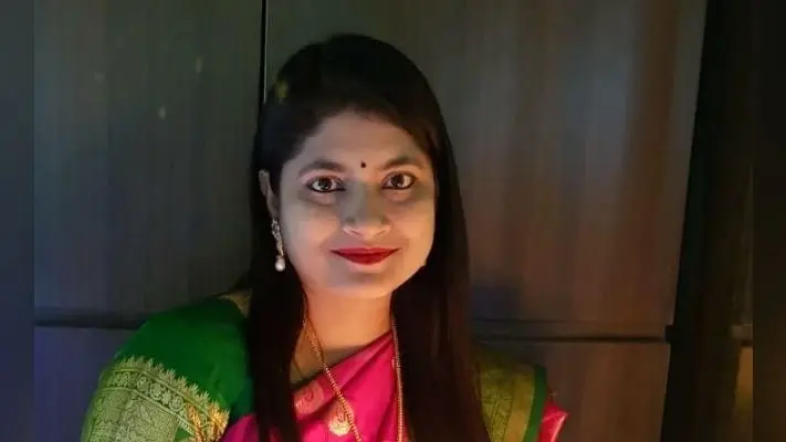जानिए कौन हैं चर्चित आईएएस बी चंद्रकला जिनके आवास पर सीबीआई ने मारा छापा