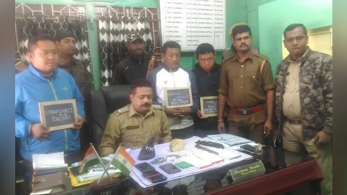 सिलीगुड़ी में हाथी दांत और गैंडे के सींग के साथ तीन अंतरराष्ट्रीय तस्कर गिरफ्तार