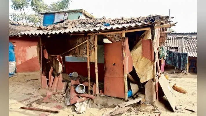 जमशेदपुर : पतंग लूटने के विवाद के बाद भिड़े दो गुट, 16 लोग घायल, पथराव, घरों व धार्मिक स्थल में तोड़फोड़, लूटपाट