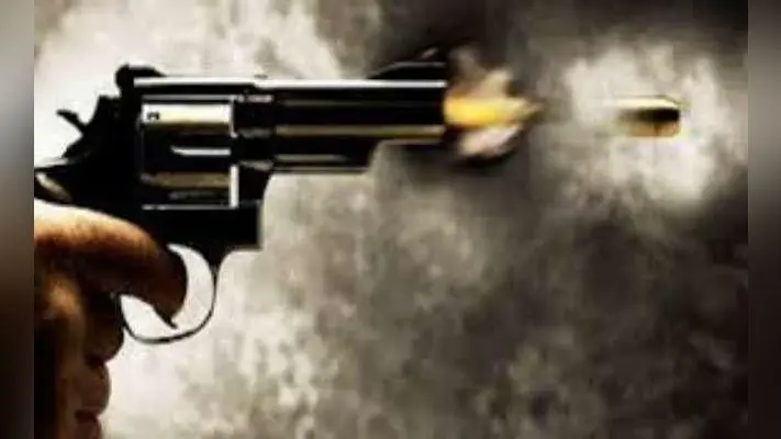 गया : वर्चस्व को लेकर दो गुटों के बीच हुई 30 राउंड फायरिंग, मुखिया पति के घर पर विपक्षी समर्थकों ने बरसायीं गोलियां
