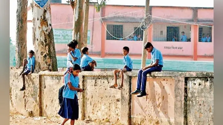 रांची : 6466 मध्य विद्यालय विलय के लिए किये गये थे चिह्नित, सरकार ने लगायी रोक