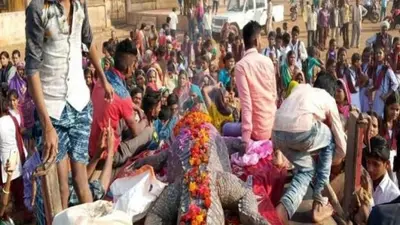 आसनसोल : केएनयू में रिजल्ट ऑनलाइन जारी होने से परीक्षार्थियों पर दोहरा दबाव, यूनिवर्सिटी के समक्ष किया विरोध प्रदर्शन