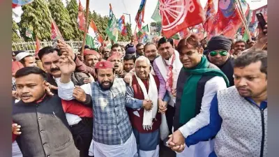 पटना : एनडीए सरकार की नीतियों के खिलाफ राज्यपाल से मिले महागठबंधन के नेता