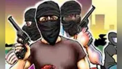 मालदा : हथियार बंद डकैतों ने जेवरात समेत एक लाख रुपये लूटे