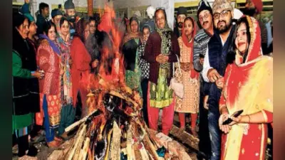 गुरुद्वारा परिसर में पंजाबी, सिंधी व सिख समाज ने धूमधाम से मनायी लोहड़ी : सुंदर मुंदरिये होय ! तेरा कौन विचारा…