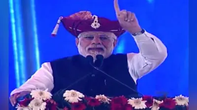VIDEO जिन लोगों को जनता का पैसा लूटने से रोका, वही लोग ”महागठबंधन” बना रहे हैं : नरेंद्र मोदी