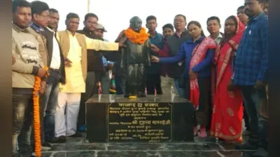 कुचाई : बारुहातु में ग्राम मुंडा महिपति सिंह मुंडा की प्रतिमा का अनावरण