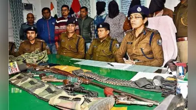 पटना : बारा पंचायत के मुखिया समेत चार गिरफ्तार बुलेटप्रूफ जैकेट, कई हथियार व कारतूस बरामद