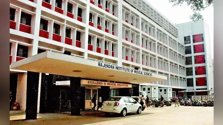 रांची : रिम्स के जूनियर और रेजीडेंट डॉक्टर आज से काला बिल्ला लगा कर करेंगे आंदोलन