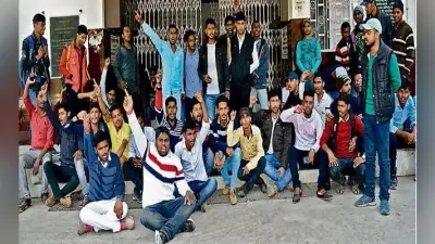 गया कॉलेज में आपस में भिड़े छात्र संगठनों से जुड़े युवा, परीक्षा दे रहे स्टूडेंट्स की कॉपियां फाड़ीं, तोड़फोड़ भी