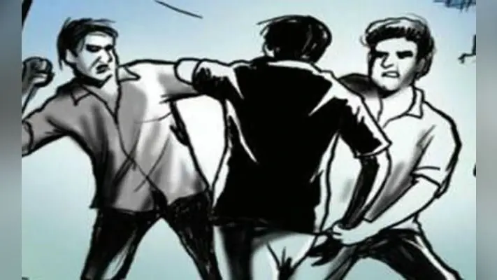 प्रैक्टिकल परीक्षा के दौरान युवक ने प्रोफेसर को पीटा