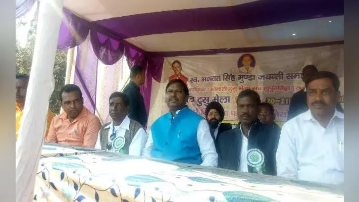 खरसावां : सोनाली टुसू मेला सह फुटबॉल प्रतियोगिता का आयोजन, पुरुष वर्ग में धुनाडीह और महिला वर्ग में रुगुडीड़ बना चैंपियन