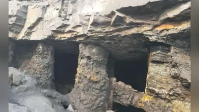 #Jharkhand: अवैध उत्खनन के दौरान धंसी चाल ,10 से 12 के मरने की आशंका,प्रबंधन पर दर्ज होगी प्राथमिकी
