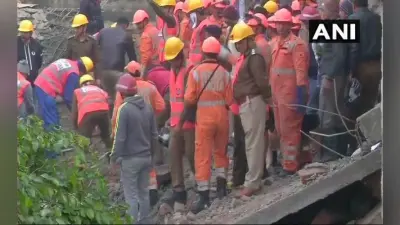 गुड़गांव में चार मंजिला इमारत ढही, सात लोगों के दबे होने की आशंका