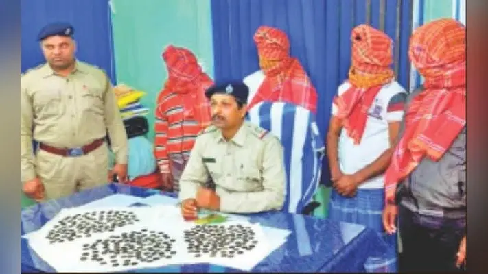 पानागढ़ : नकली सोने के मुहर बेचनेवाले पांच ठग गिरफ्तार