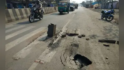 झरिया-धनबाद मुख्य सड़क पर बना गोफ, लोगों में दहशत का माहौल