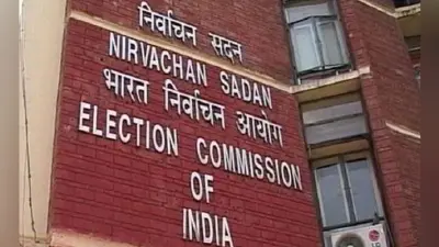 चौथे चरण के पहले आयोग की बड़ी कार्रवाई, तीन जिला निर्वाचन अधिकारियों के तबादले का आदेश