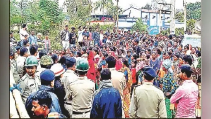 आसनसोल : मांगों के समर्थन में आदिवासियों का प्रदर्शन, मांगे नहीं माने जाने पर शालगिड़ा का एलान करने की दी चेतावनी