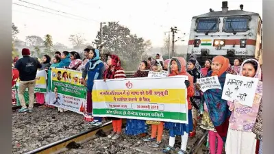 रेलवे लाइन पर बैठे बंद समर्थक कई ट्रेनें प्रभावित, 476 गिरफ्तार