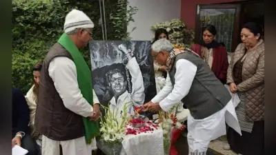 फर्नांडिस के हाथों में लगी हथकड़ियों की तस्वीर आपातकाल के समय उनके बागी तेवरों का कराती हैं अहसास