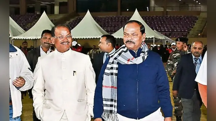 आंगनबाड़ी केंद्रों में बंटे घटिया मोबाइल का मामला उठा, इधर सीएम बोलने उठे, स्पीकर ने टोका, किशोर बोले-सदन के नेता को न रोकें