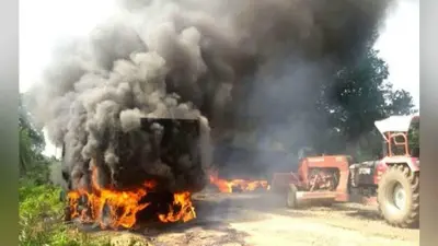 चक्रधरपुर : माओवादियों ने ठेका कंपनी पर किया हमला कर्मी की हत्या, वाहन फूंके