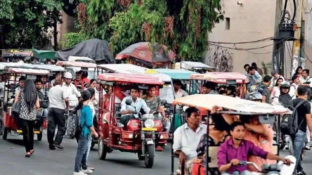 Gorakhpur News: गोरखपुर में बढ़ते ई रिक्शा को लेकर परिवहन विभाग सख्त, रजिस्ट्रेशन को लेकर बनाया ये नियम