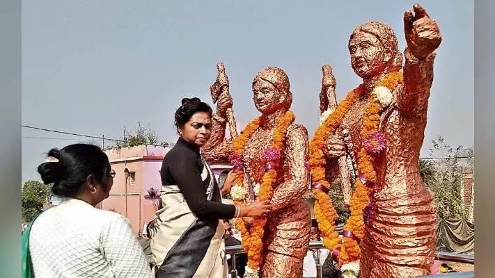 दुमका : संताल हूल में फूलो व झानो की अहम भूमिका थी : मंत्री लोइस मरांडी