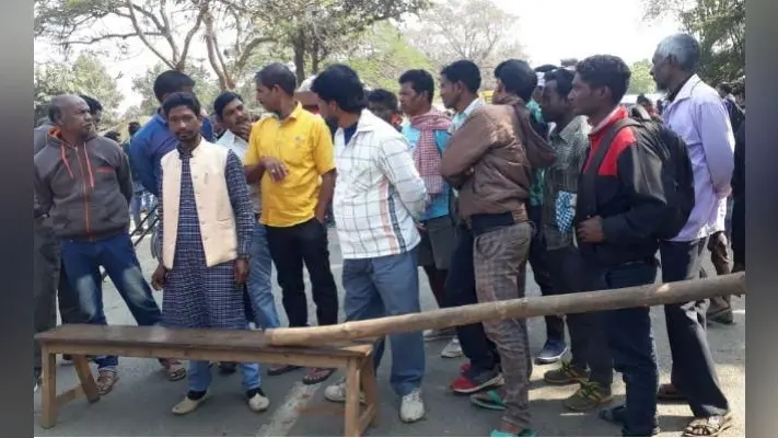 जंगली हाथियों के आतंक से परेशान ग्रामीणों ने किया कोलेबिरा-बानो सड़क जाम