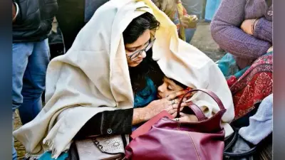 सीमाचंल एक्सप्रेस दुर्घटनाग्रस्त : ….जब बेटे को सलामत देख मां भूल गयी अपना दर्द