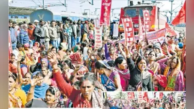 मुजफ्फरपुर : रेलवे ट्रैक पर लेट गयीं रसोइया, परिचालन ठप, दोपहर 12.35 बजे से 1.55 बजे तक ट्रैक पर किया प्रदर्शन