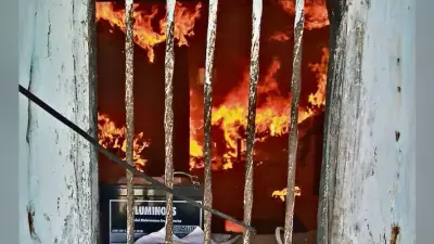 सिमडेगा : व्यवसायी की हत्या से गुस्सायी भीड़ ने ग्राम अध्यक्ष सहित पांच के घर फूंके, पत्रकारों को खदेड़ा