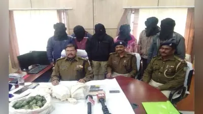 गुमला : फिल्मी अंदाज में डीलर से लेवी का पैसा लेने पहुंचे दो अपराधियों को पुलिस ने दबोचा