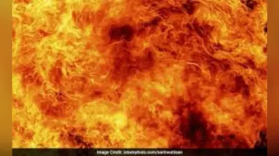 कोलकाता : कहीं दफ्तर, तो कहीं दुकान में लगी आग